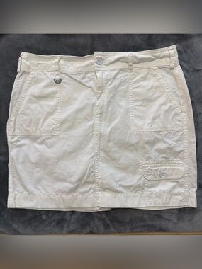 G.H. Bass & Co. Women’s White Cargo Skirt with Pockets Size 10